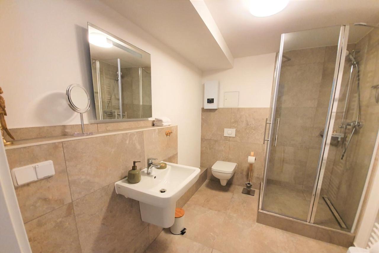 Pb Ferienwohnungen - Fewo 1 - Stilvoll Eingerichtetes Apartment Im Herzen Senftenbergs Bagian luar foto