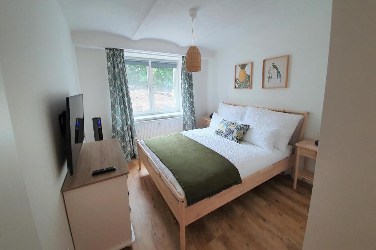 Pb Ferienwohnungen - Fewo 1 - Stilvoll Eingerichtetes Apartment Im Herzen Senftenbergs Bagian luar foto