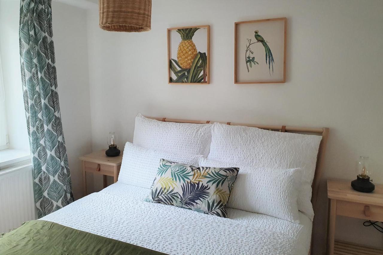 Pb Ferienwohnungen - Fewo 1 - Stilvoll Eingerichtetes Apartment Im Herzen Senftenbergs Bagian luar foto